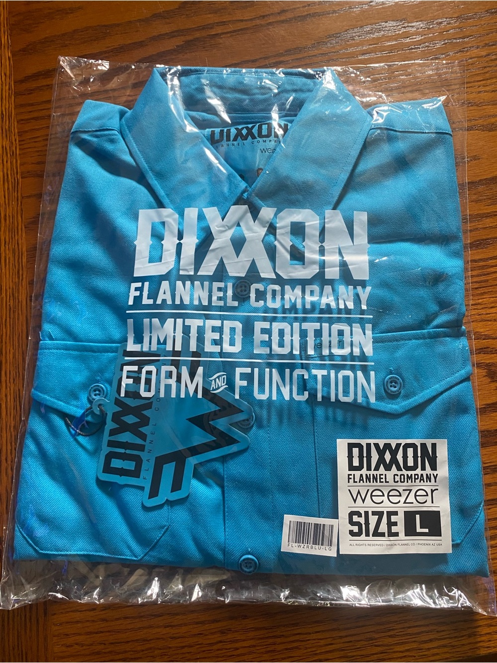 DIXXON Men’s Weezer Button-Down Shirt Large